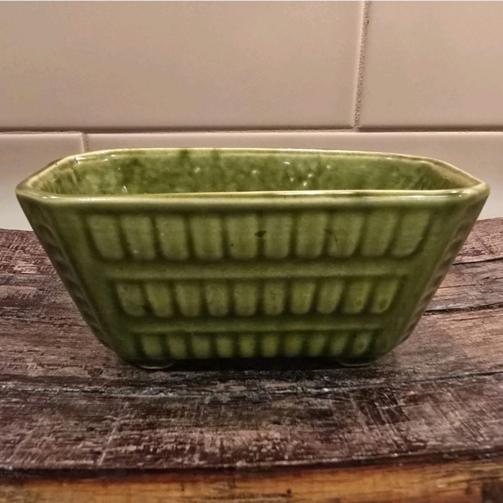 Vintage Green Rectangular Planter With Shingle Like Pattern